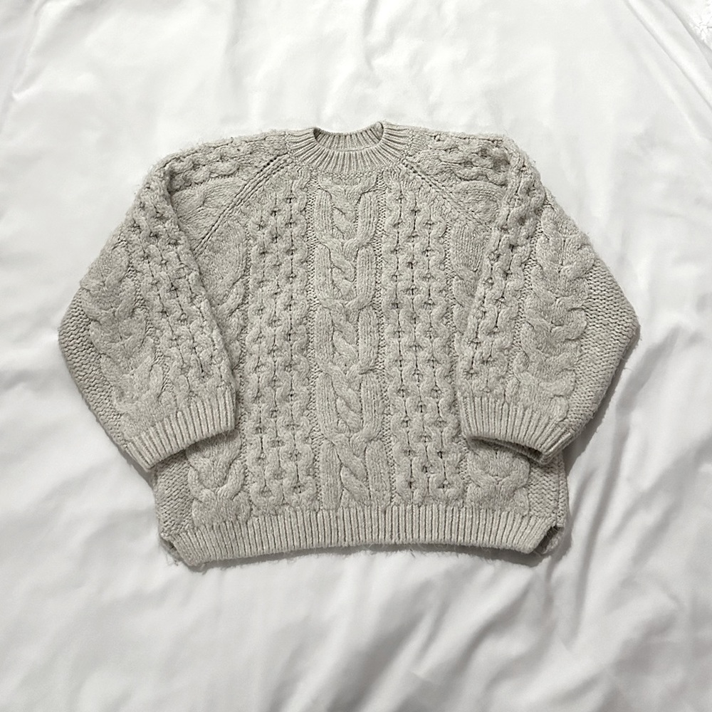 Super soft knit Zara cream/pale grey colored sweater